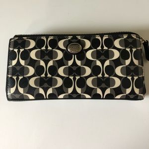 Coach Peyton Dream C Black and Cream Wallet